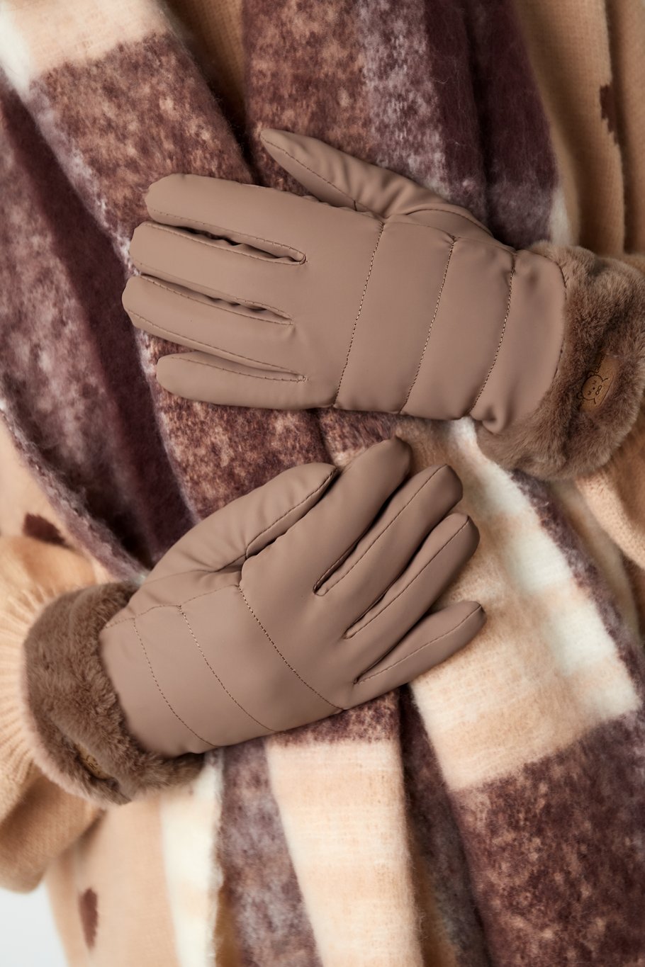 Furry gloves - black Picture3